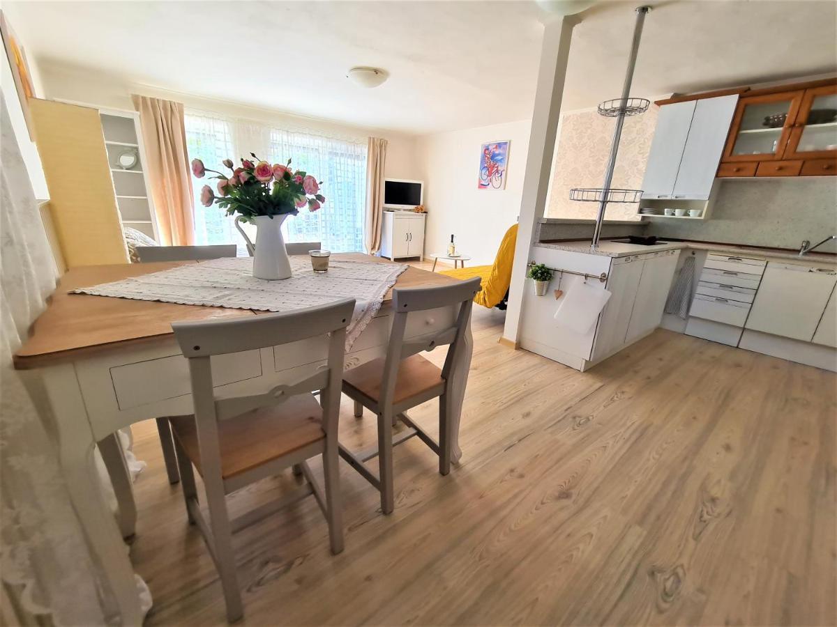 Apartman Prace Apartment Bagian luar foto