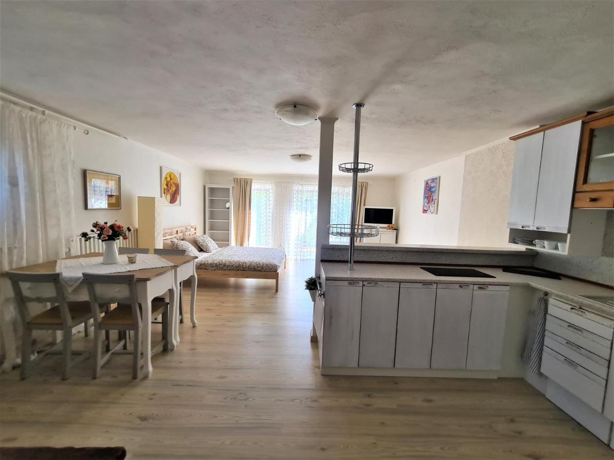 Apartman Prace Apartment Bagian luar foto