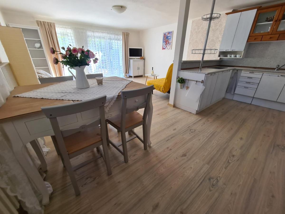Apartman Prace Apartment Bagian luar foto