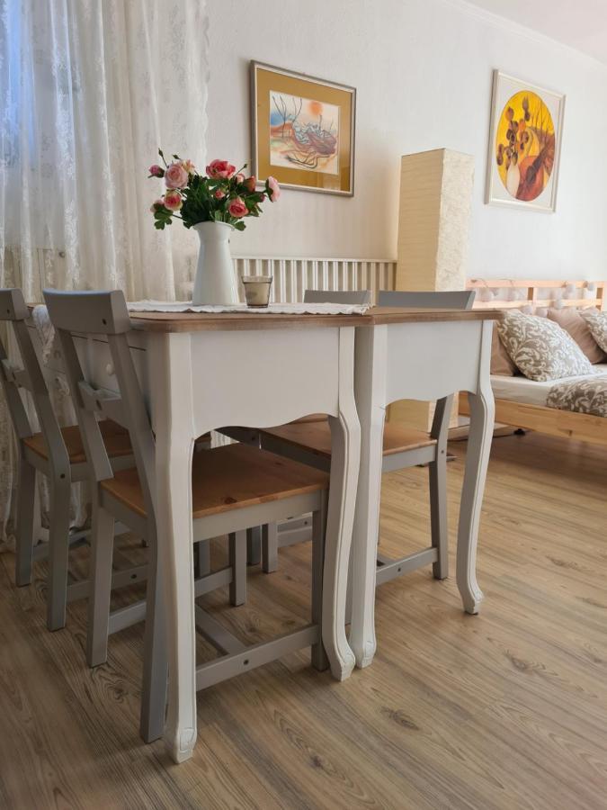 Apartman Prace Apartment Bagian luar foto