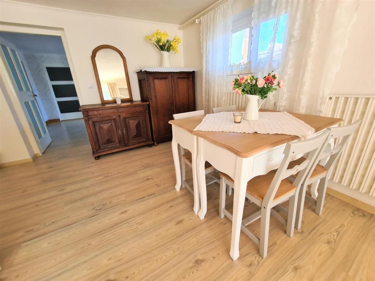 Apartman Prace Apartment Bagian luar foto