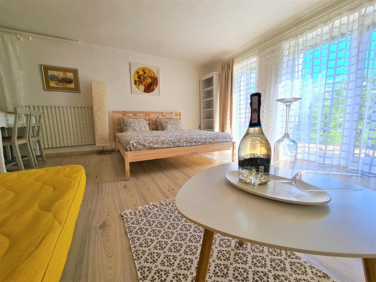 Apartman Prace Apartment Bagian luar foto