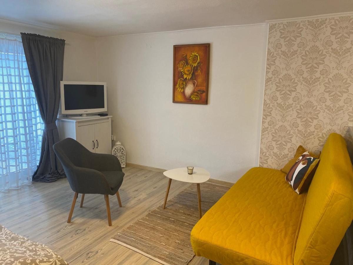 Apartman Prace Apartment Bagian luar foto
